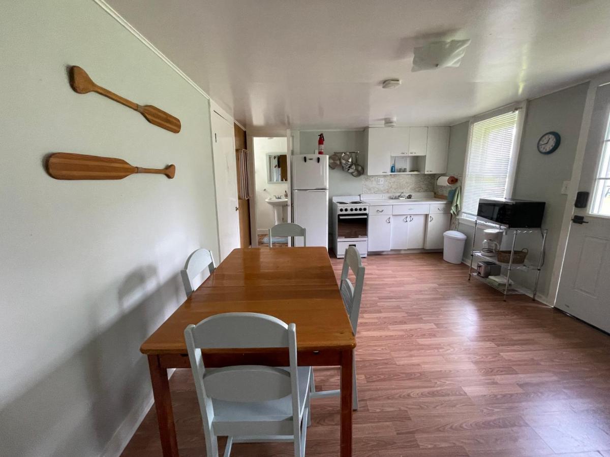 Drop Anchor Cottages And Lake House Geneva-on-the-Lake Eksteriør billede