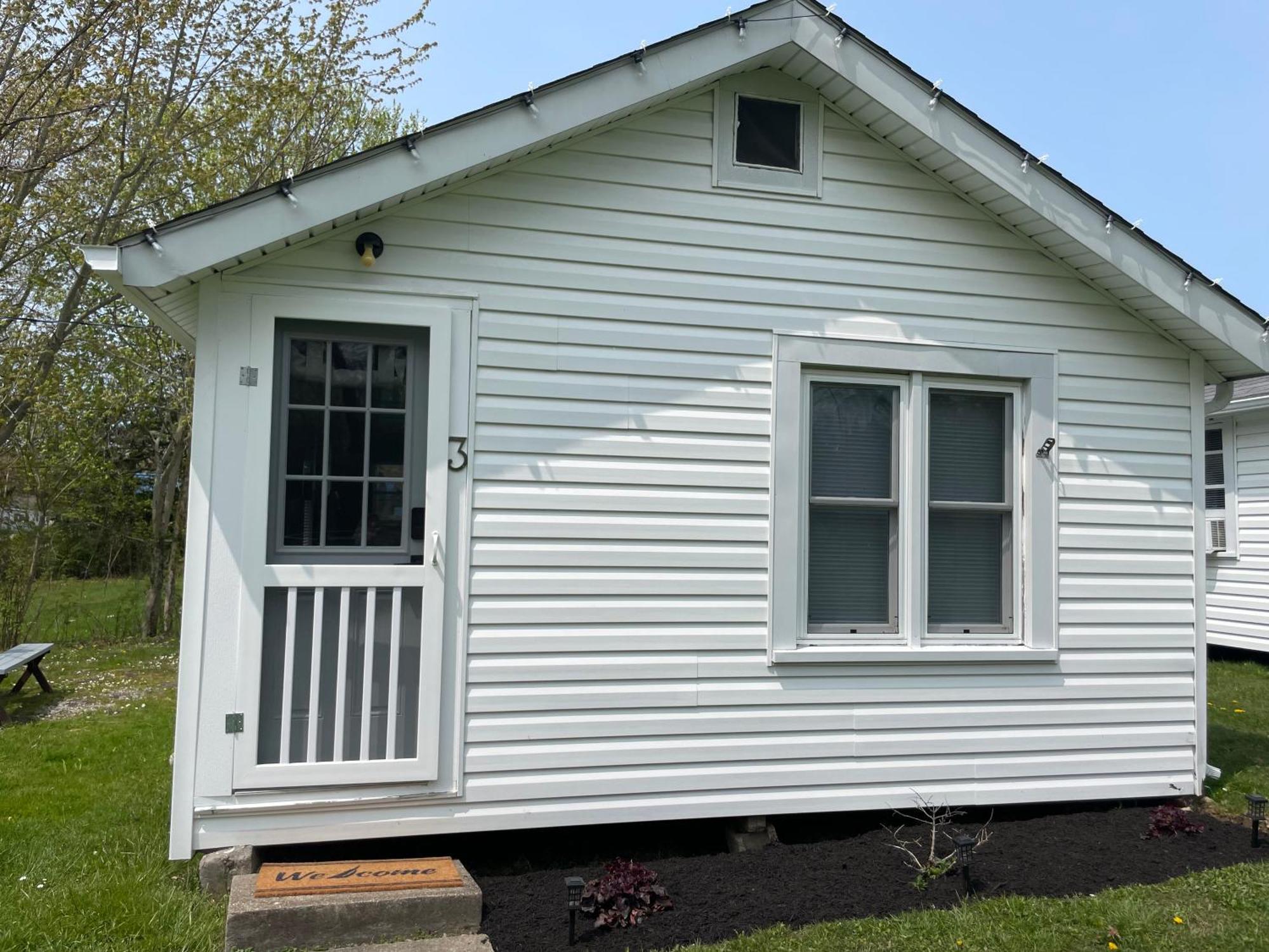 Drop Anchor Cottages And Lake House Geneva-on-the-Lake Eksteriør billede