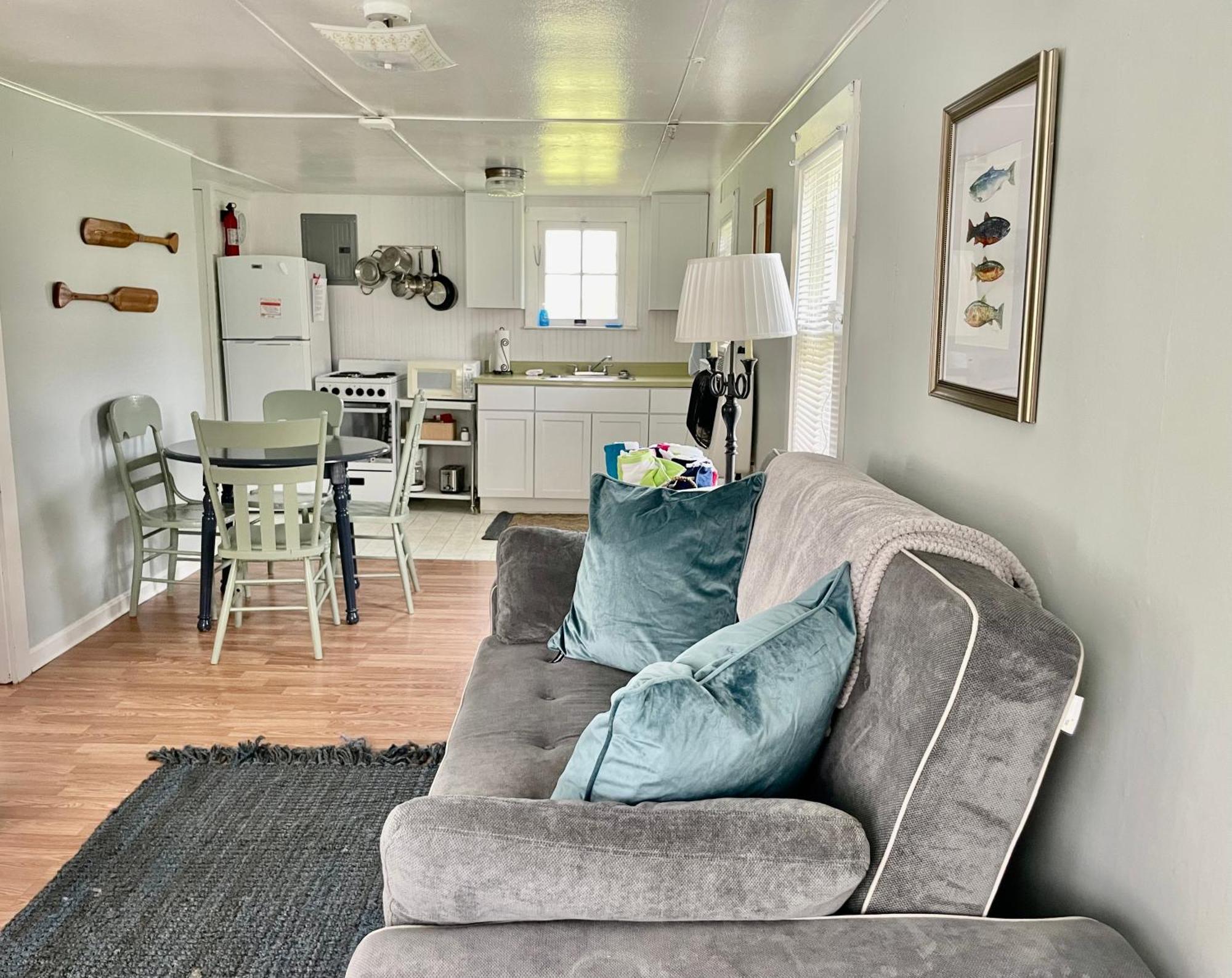 Drop Anchor Cottages And Lake House Geneva-on-the-Lake Eksteriør billede